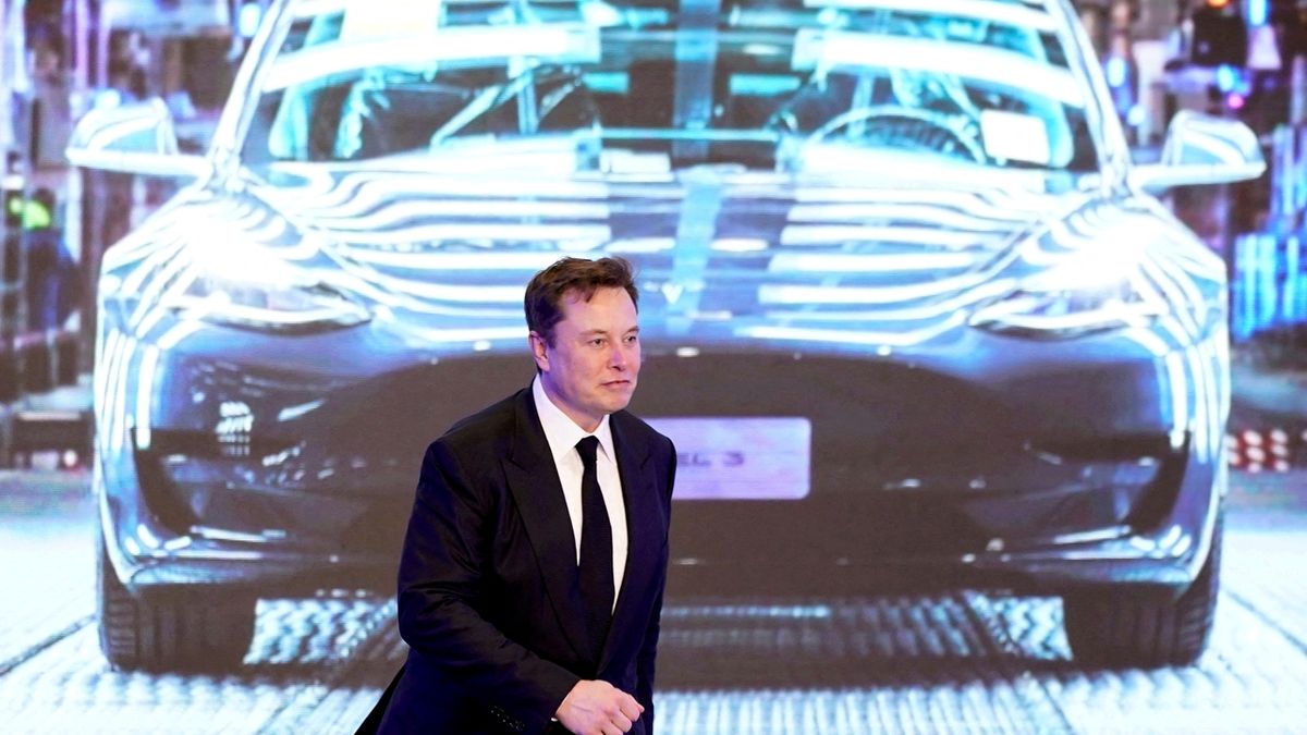 Samořiditelné auto Tesla nevyvinula, takže odchází šéf jeho vývoje