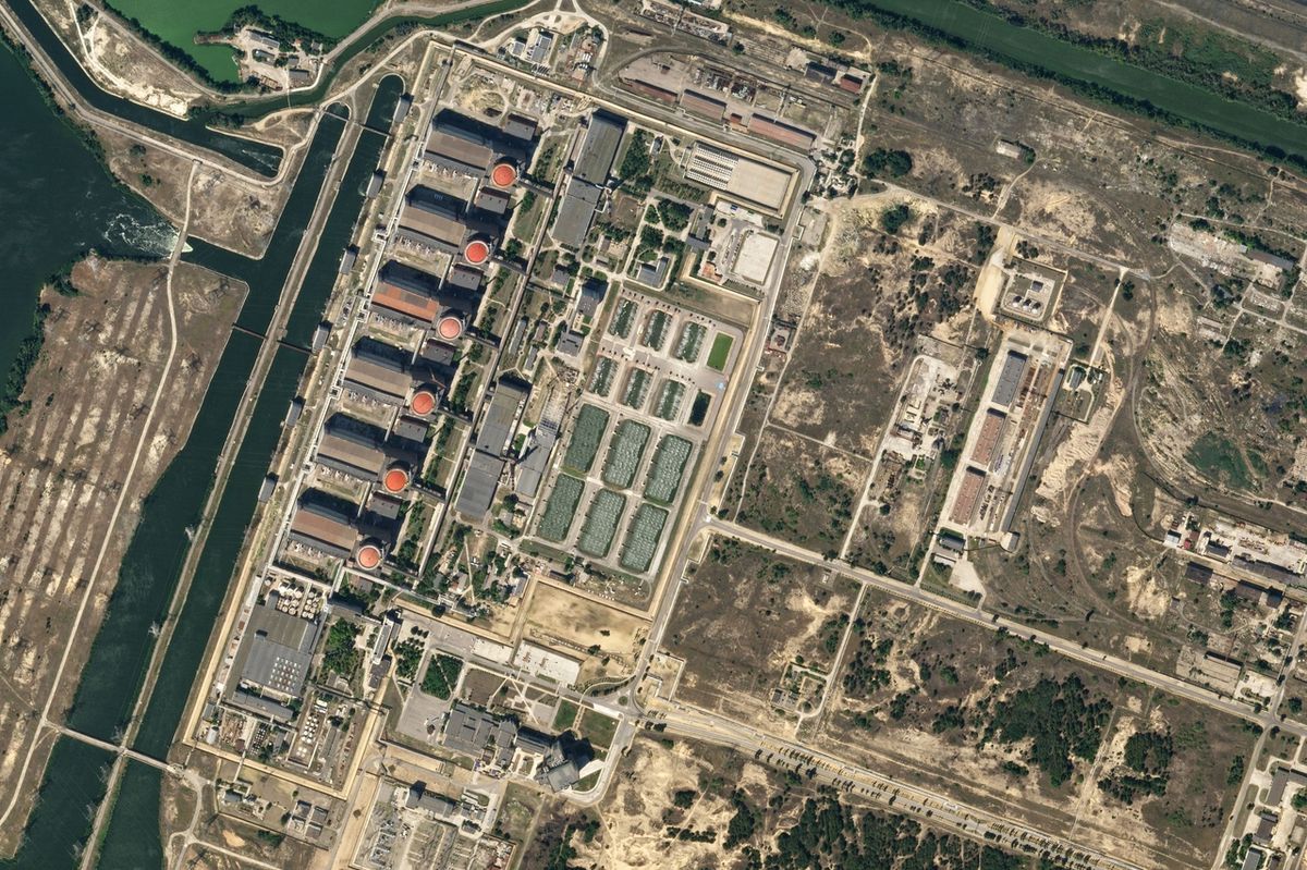 Satelitní snímek Záporožské jaderné elektrátrny, která je největší v Evropě