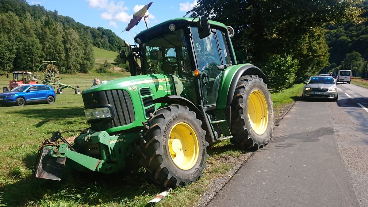 Muže na Plzeňsku zavalil traktor, na místě zemřel