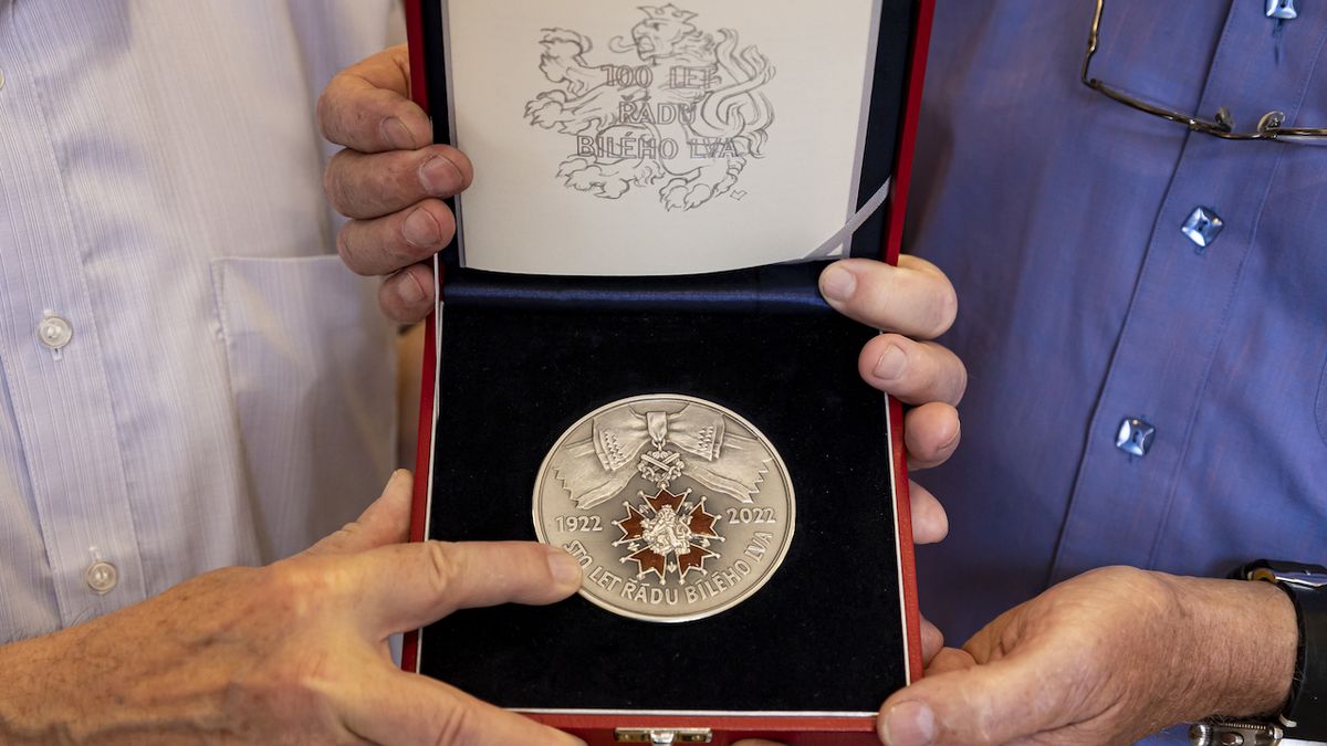 FOTO: Sté výročí Řádu bílého lva připomíná pamětní medaile
