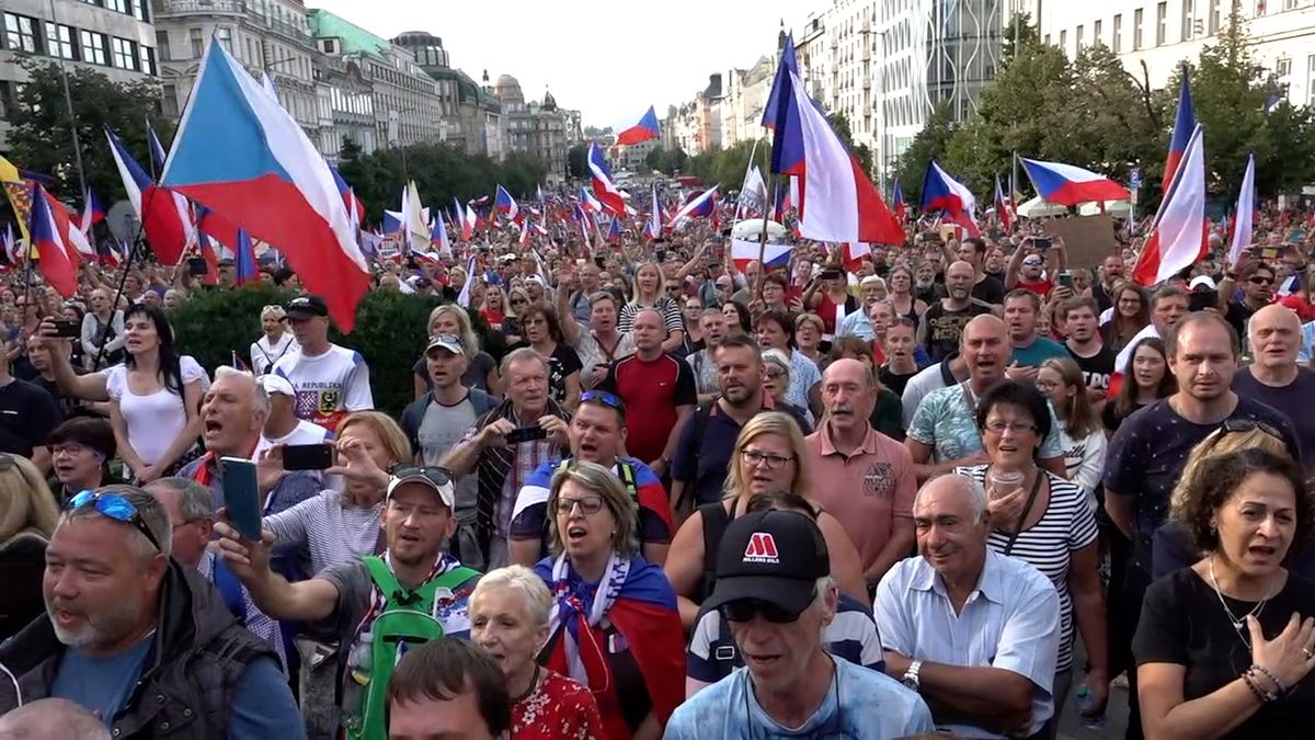 Na Václavském náměstí žádalo demisi vlády 70 tisíc demonstrantů