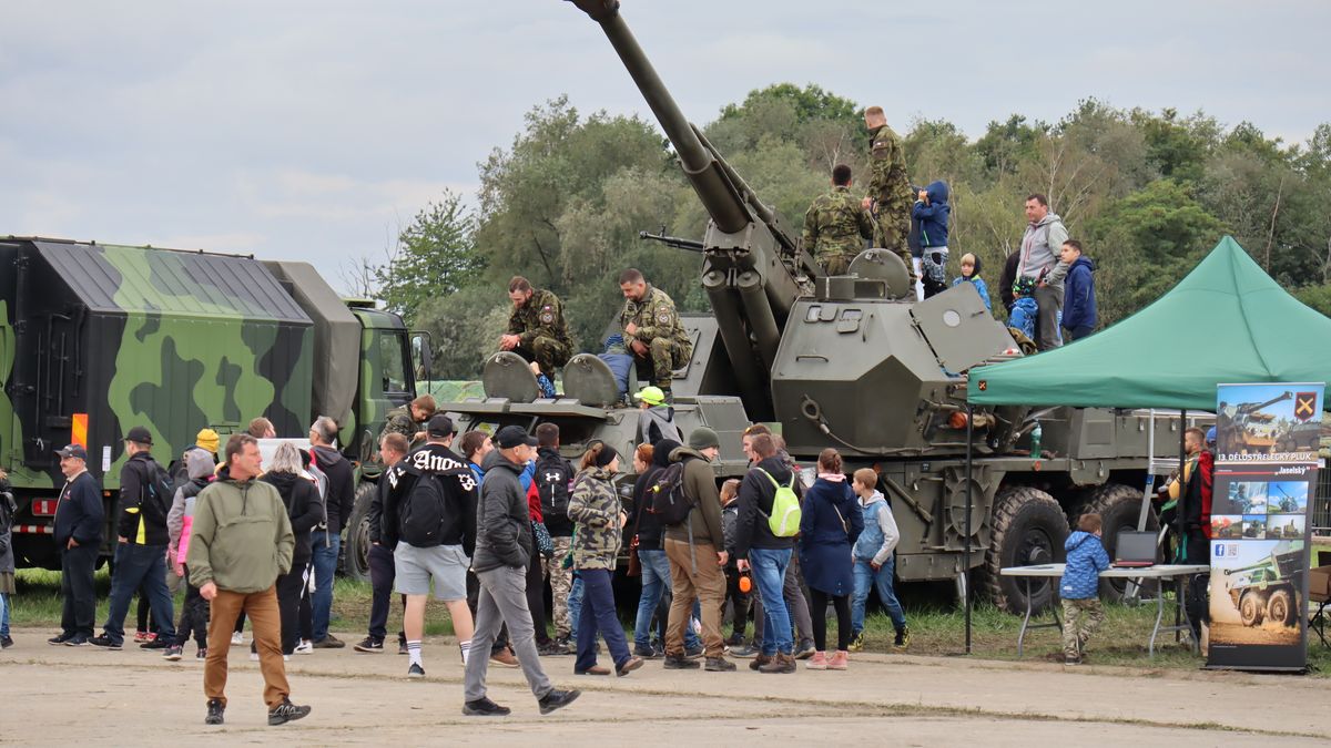 Do Mošnova míří davy lidí, na tamním letišti začínají Dny NATO