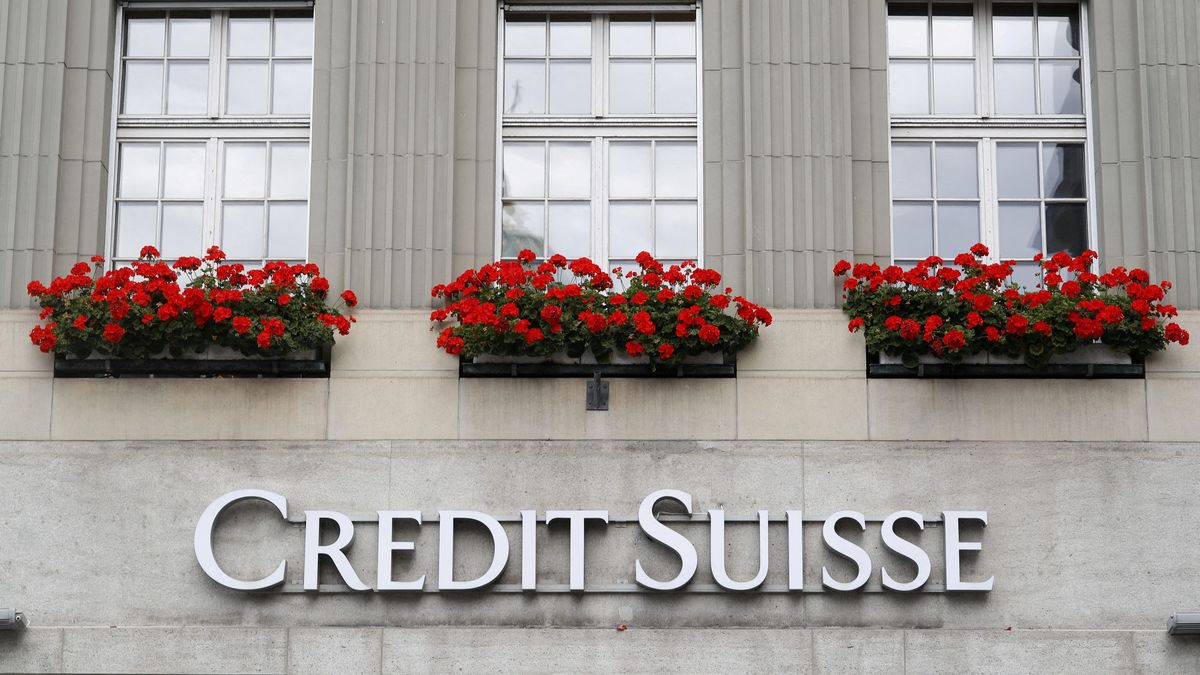 Akcie Credit Suisse prudce klesají, letos už ztratily rekordních 60 procent