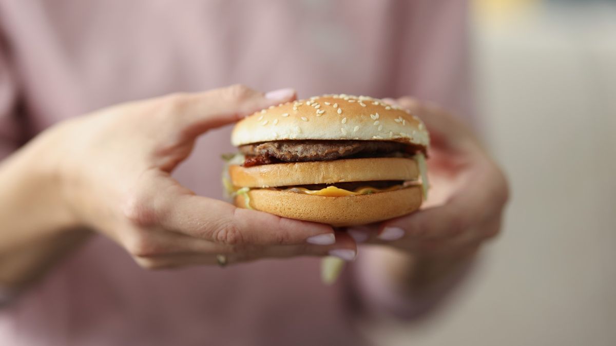 Ceny stoupají i ve fastfoodech, cheeseburger zdražil o pětinu