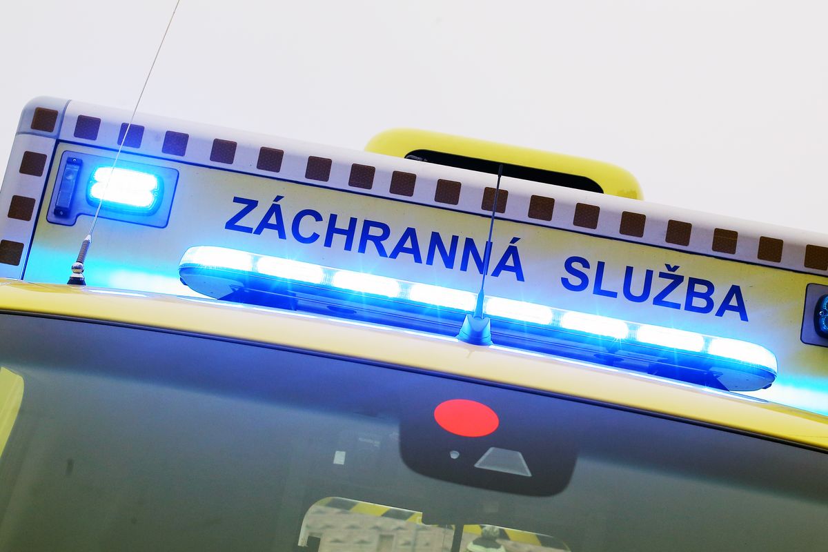 Na Šumavě zemřel řidič motorové tříkolky, nezvládl zatáčku