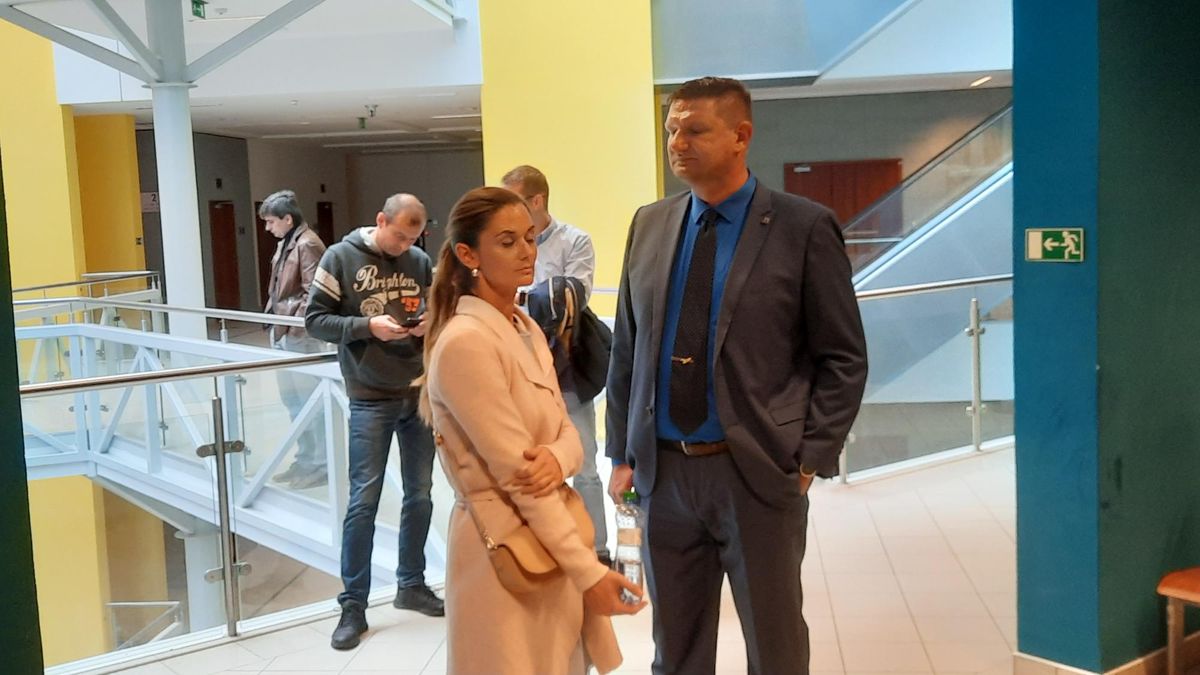 Mudrování u piva srazilo vaz šéfovi brněnské hospodářské kriminálky, soud jej trestal za zneužití pravomoci