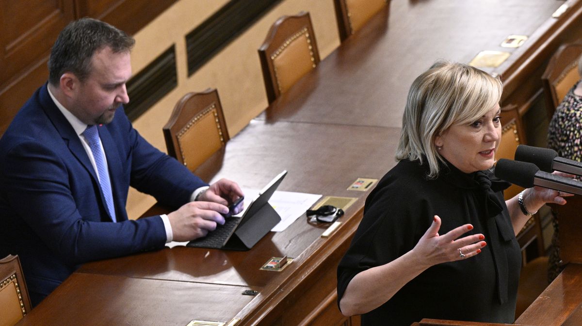 Sněmovna schválila omezení růstu penzí