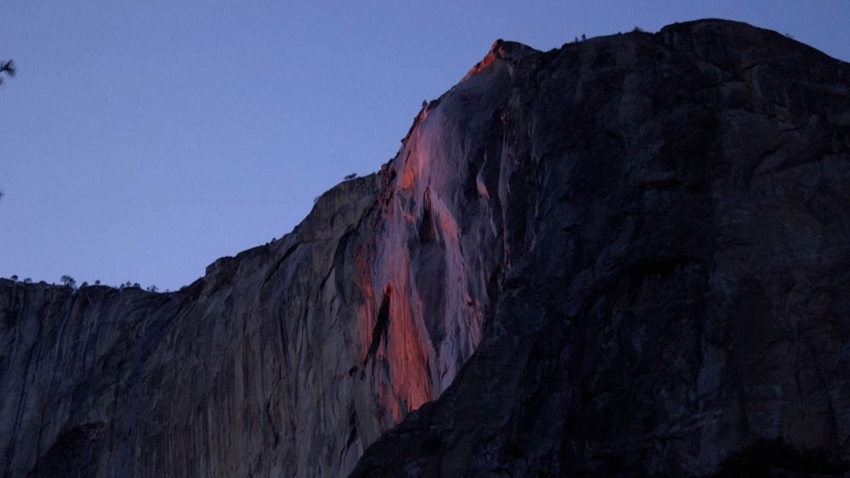 Slavný yosemitský vodopád opět zažehl svou ohnivou krásu
