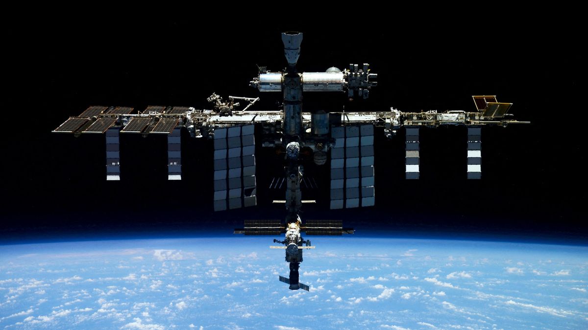 Z ruské laboratoře na ISS unikla chladicí kapalina, posádce nebezpečí nehrozí