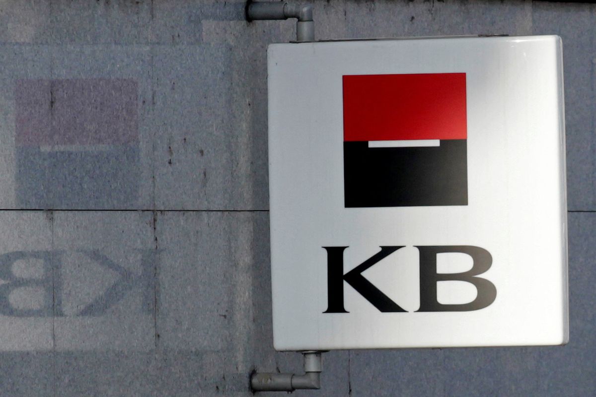 Akcionáři KB schválili výplatu dividendy 82,66 koruny na akcii