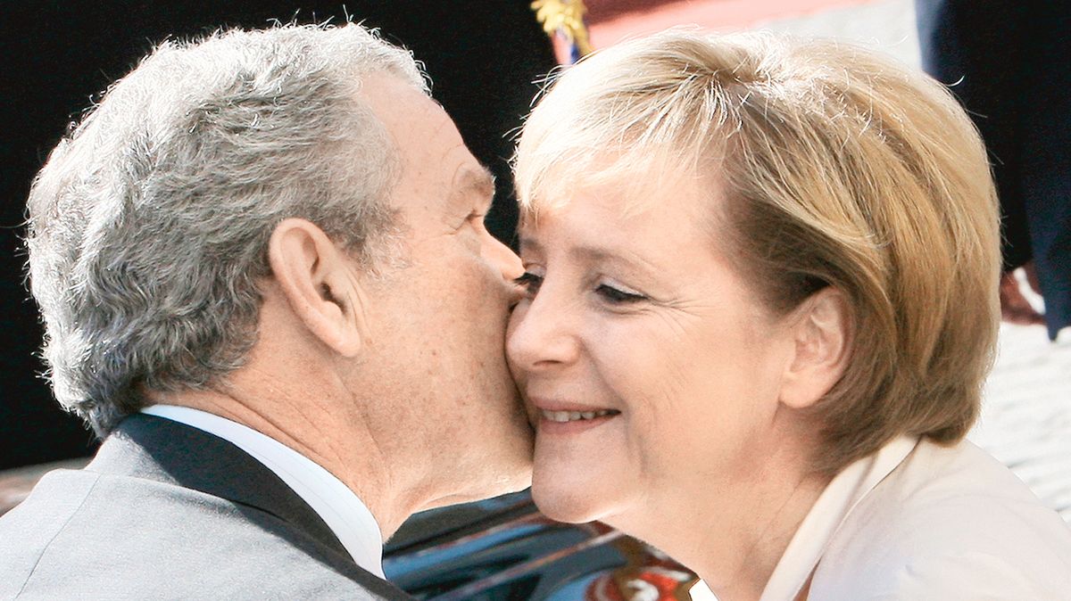 Německé kancléřství si stěžuje na Merkelovou. Musí jí dál platit vizážistku
