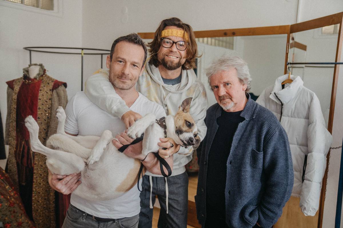 Autor předlohy Filip Rožek (se psem v náručí), režisér F. A. Brabec, Richard Krajčo a Gump.