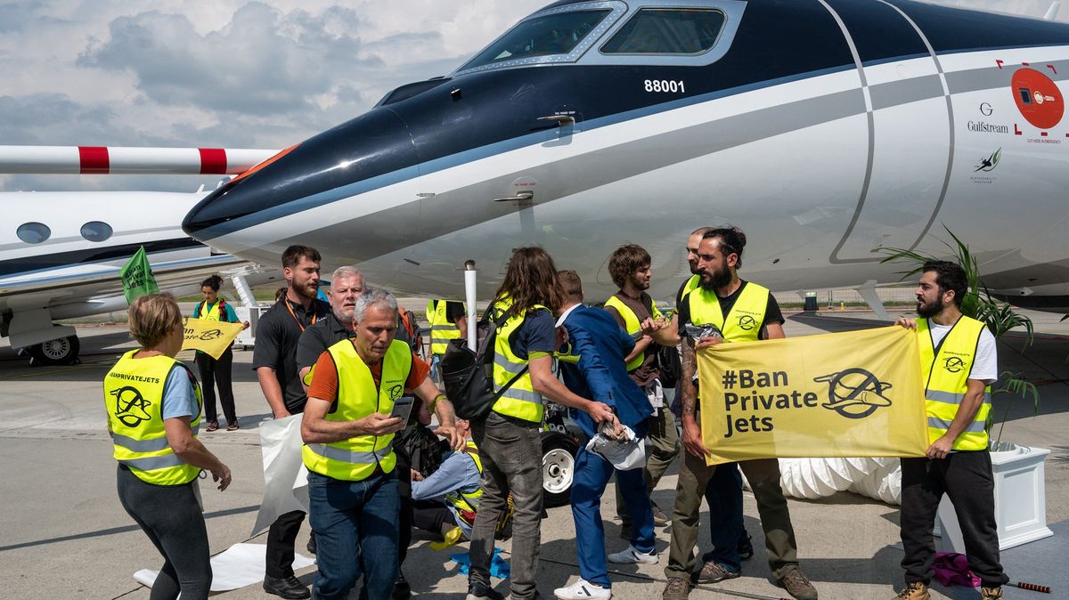 Klimaalarmisté paralyzovali letecký provoz na mezinárodním letišti v Ženevě