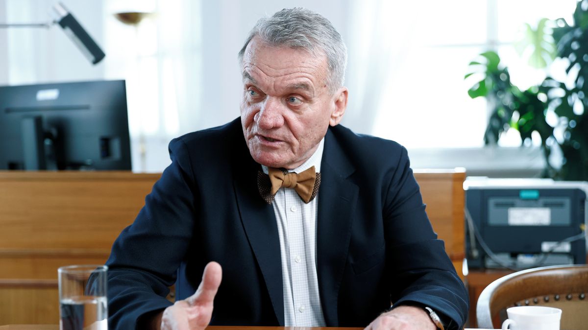 Primátor Svoboda se léčí s černým kašlem. Prořekl se na zdravotnickém výboru