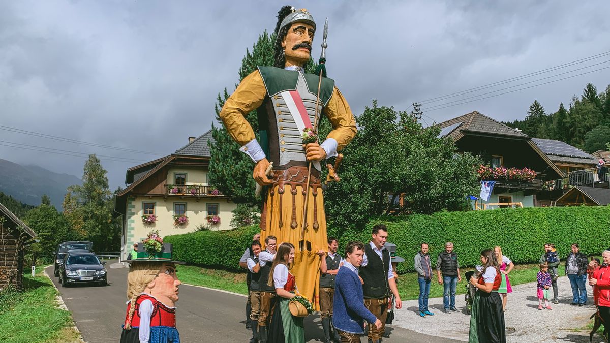 Zapadlý region je domovem jedné z nejbizarnějších rakouských tradic. Sahá až do 16. století