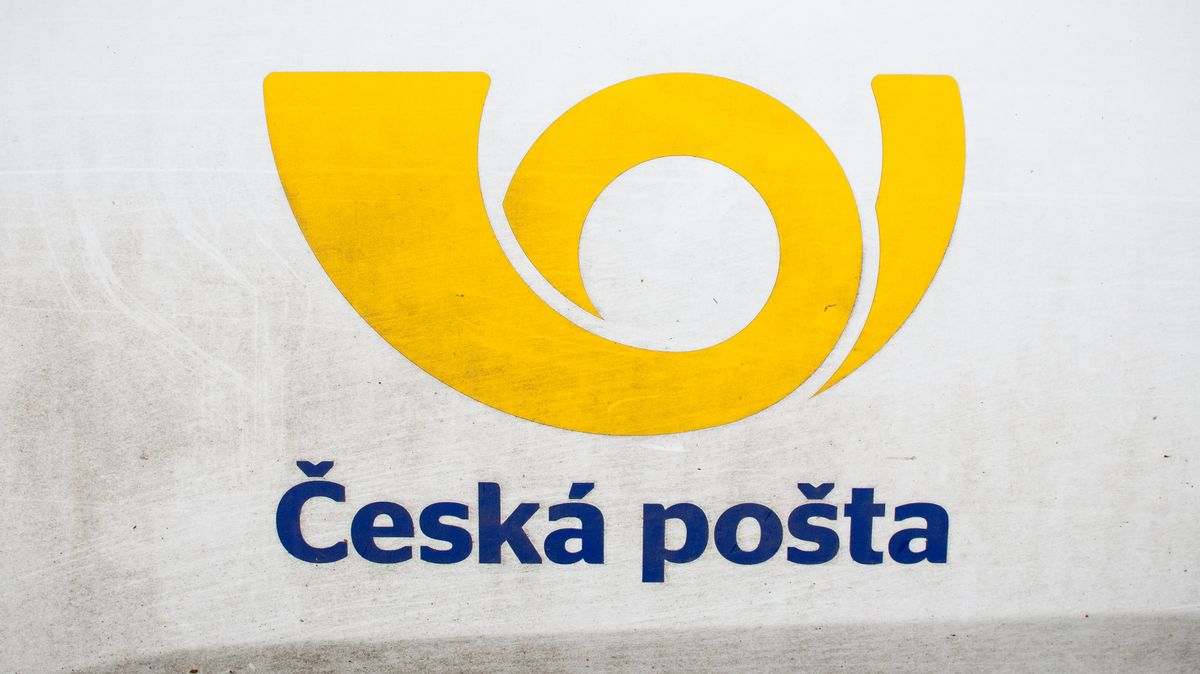 Česká pošta loni snížila ztrátu o miliardu