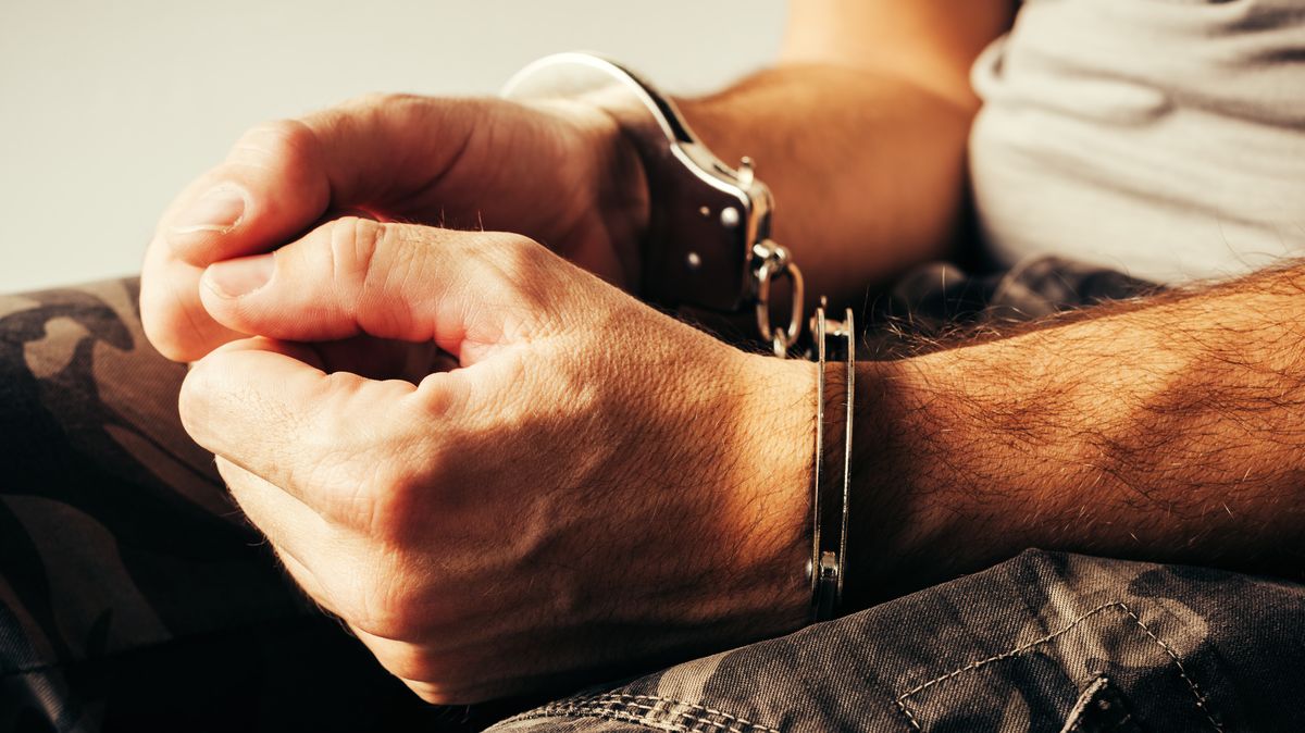 Bral vše, co mu přišlo pod ruku. V karlovarském hotelu vypáčil i trezor, jinde si vzal zvonek