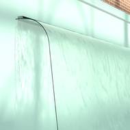 Ve dvoraně teče i vodopád.