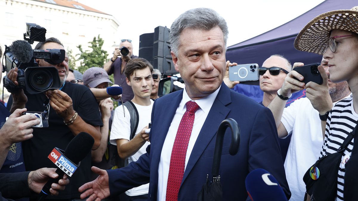 „Chvilkaři“ selhali. Blažek měl na demonstraci dostat prostor, míní politologové