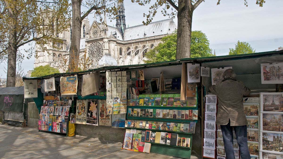Funguje 450 let. Teď je slavný pařížský trh s knihami v ohrožení