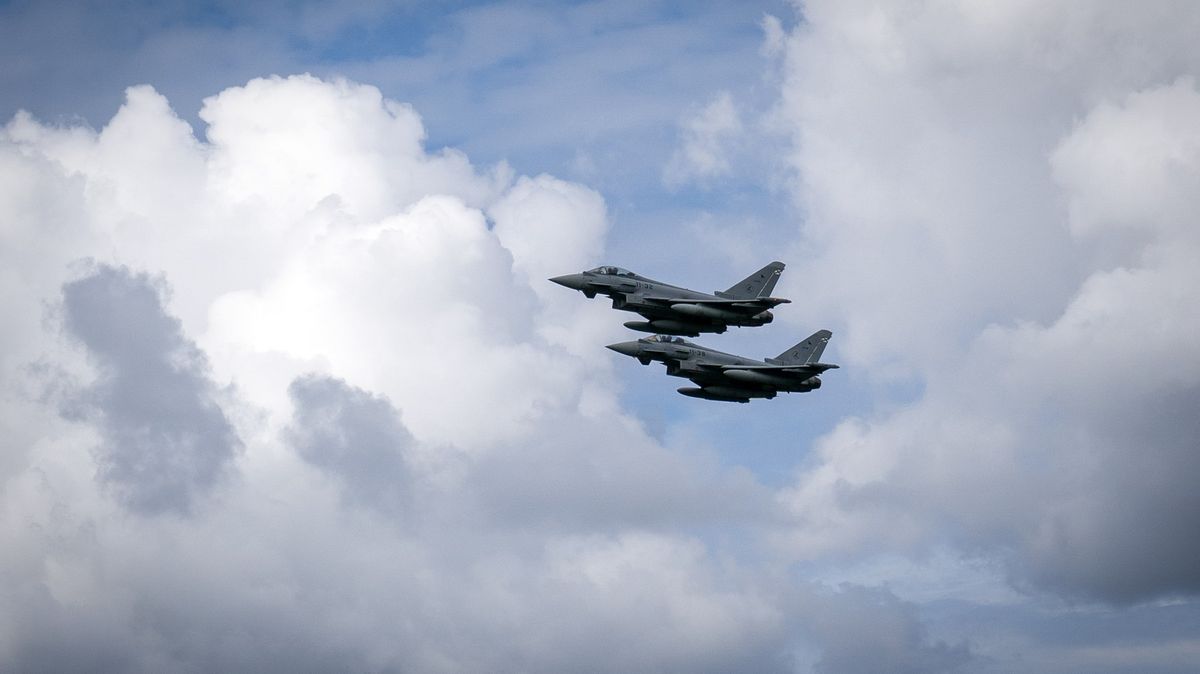 Britské stíhačky vylétly k ruským bombardérům u Skotska