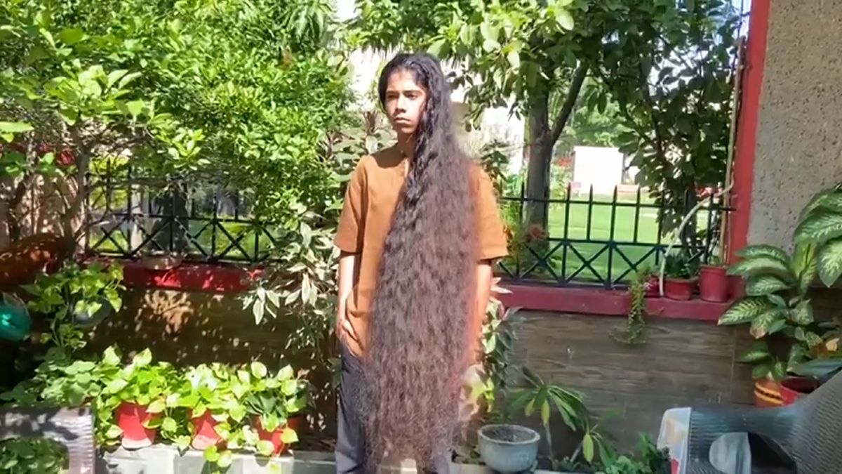Chlapec má v 15 letech vlasy dlouhé 130 centimetrů