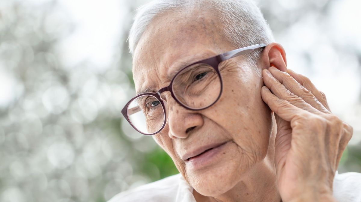 Proč se nám s věkem zvětšují uši
