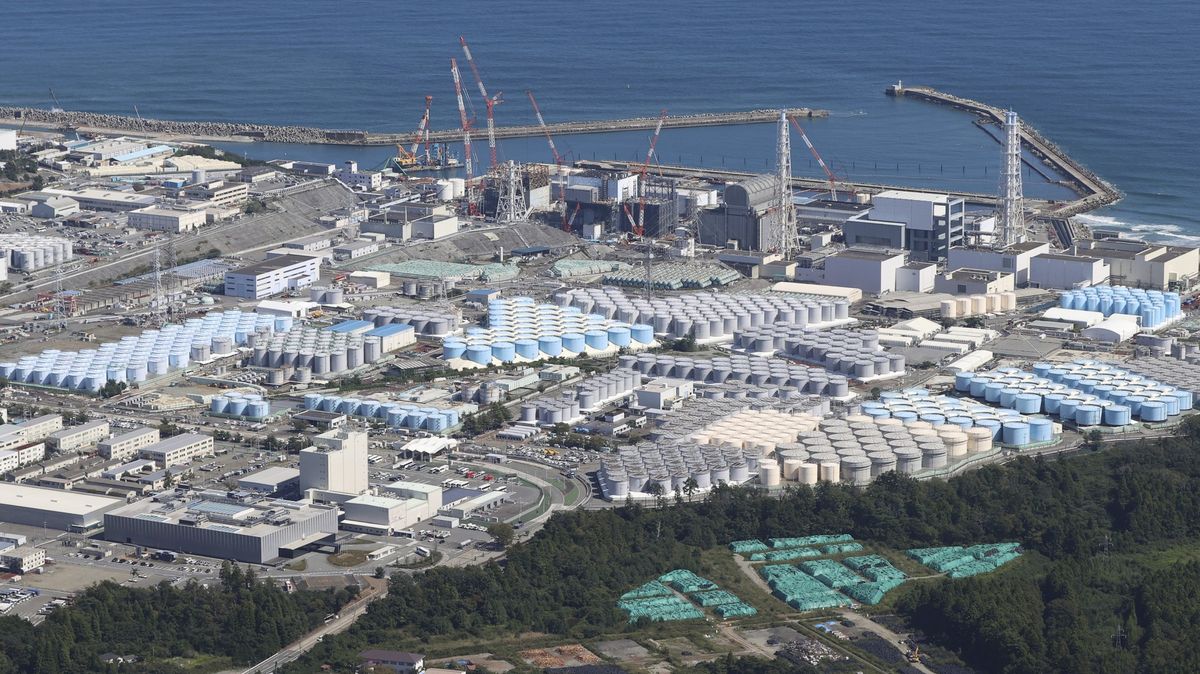 Zaměstnance z Fukušimy postříkala radioaktivní voda, byli hospitalizováni
