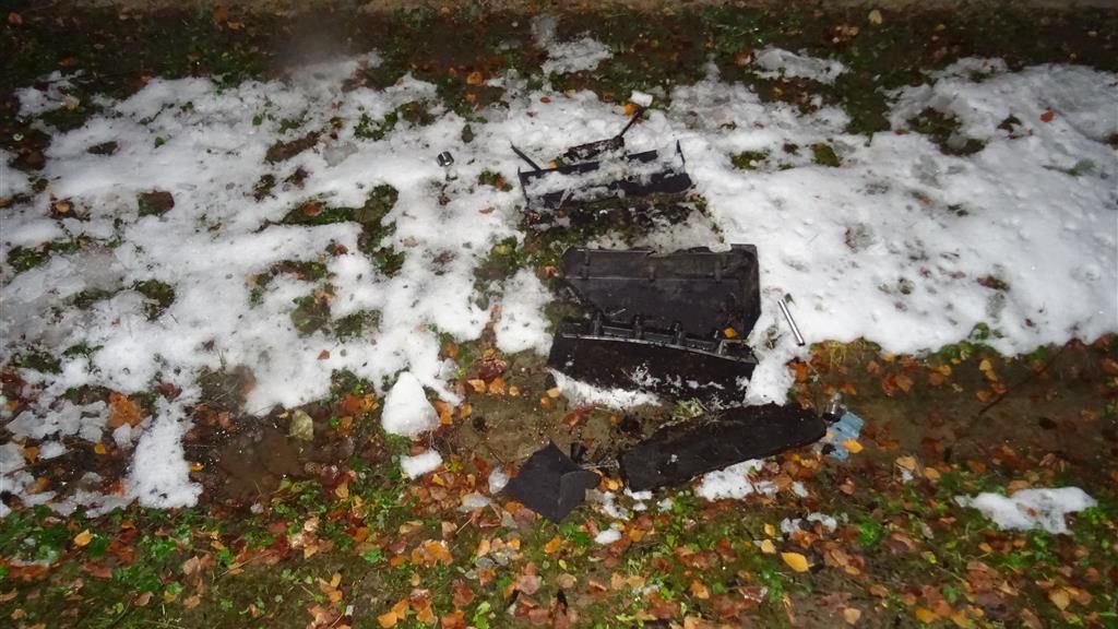 Stařenka z Brna prý mladíkovi při odmetání sněhu zničila truhlík. Muž zavolal strážníky