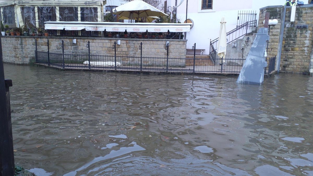 Praha kvůli velké vodě uzavřela náplavky