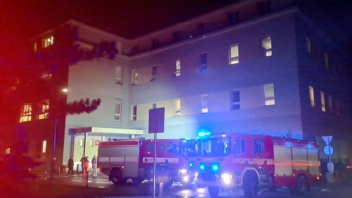 Požár v plzeňské fakultní nemocnici způsobila závada na baterii nástroje