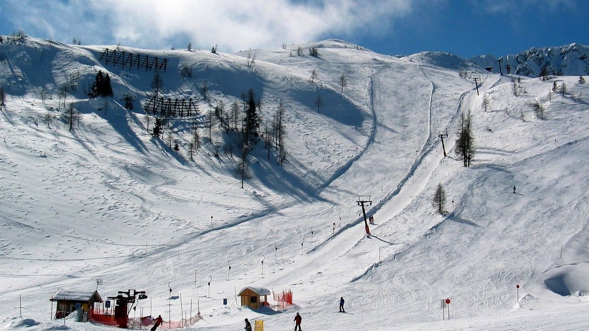 Čtyřletá dívka z Česka se zranila na rakouské sjezdovce, zasáhla ji lyže