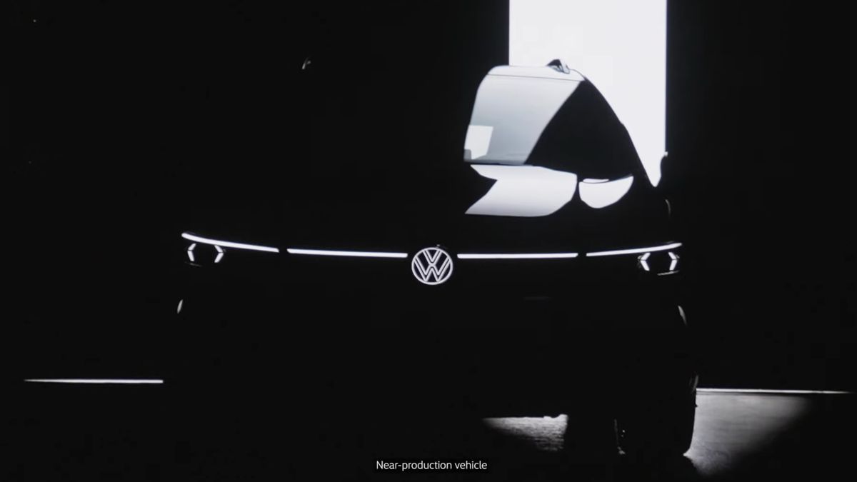 Modernizovaný Volkswagen Golf ukázal na prvním snímku nový světelný podpis, září i logo