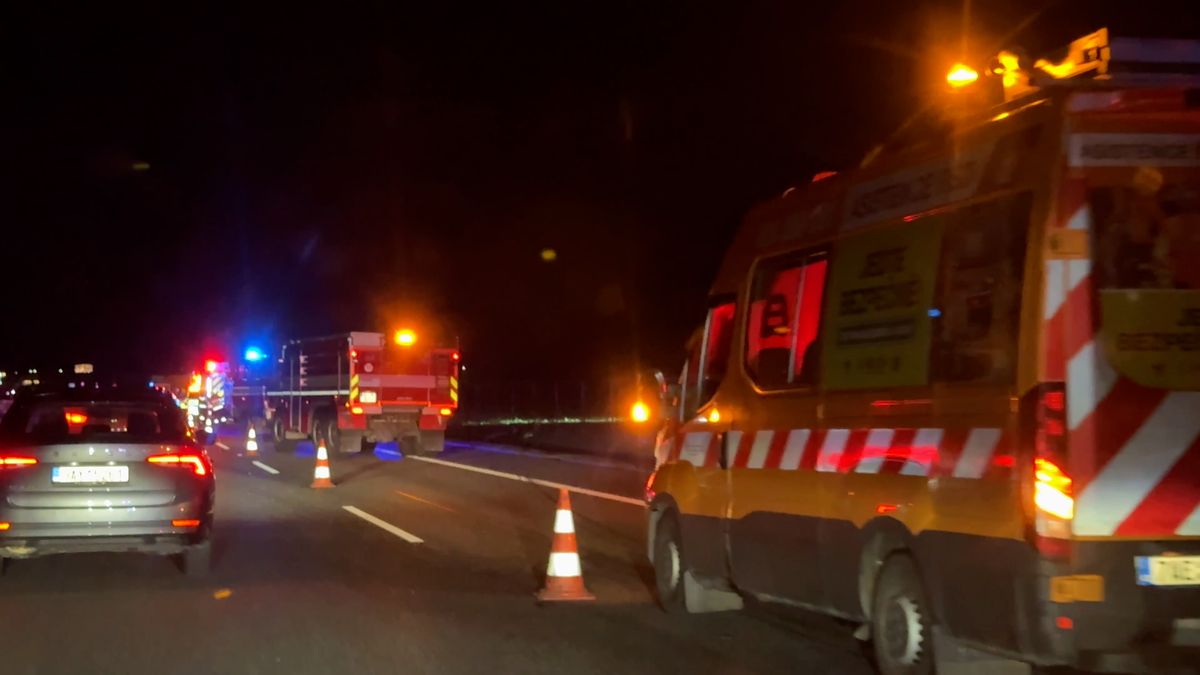 Vážná nehoda uzavřela dálnici D8 za Prahou