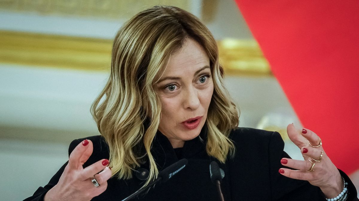 Meloniová se chystá za Trumpem. Její sólo akce znervóznila Francouze