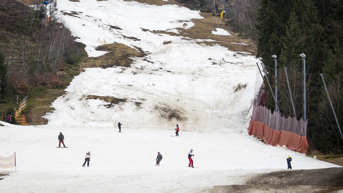 Sníh taje, ale některá lyžařská střediska se drží