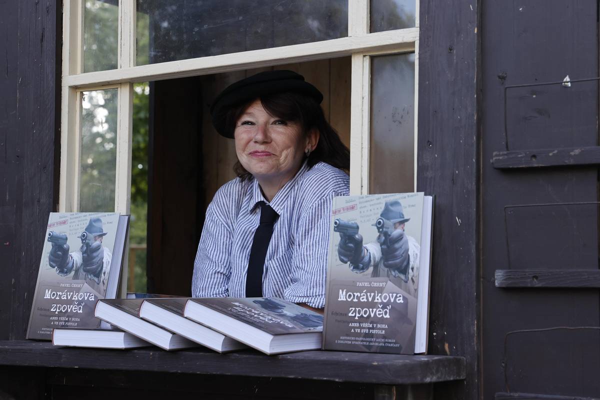 Křest knihy Pavla Černého probíhal v pražské Libni. Václav Morávek - jeden člen odbojové skupiny Tří králové. Hrdinové odboje, z nichž bylo gestapo, kvůli jejich protiněmeckým akcím v Praze, doslova nešťastné. 