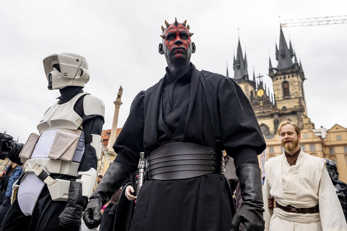 FOTO: Fanoušci slavili den Star Wars. Prahou prošel Darth Vader i Obi-wan Kenobi