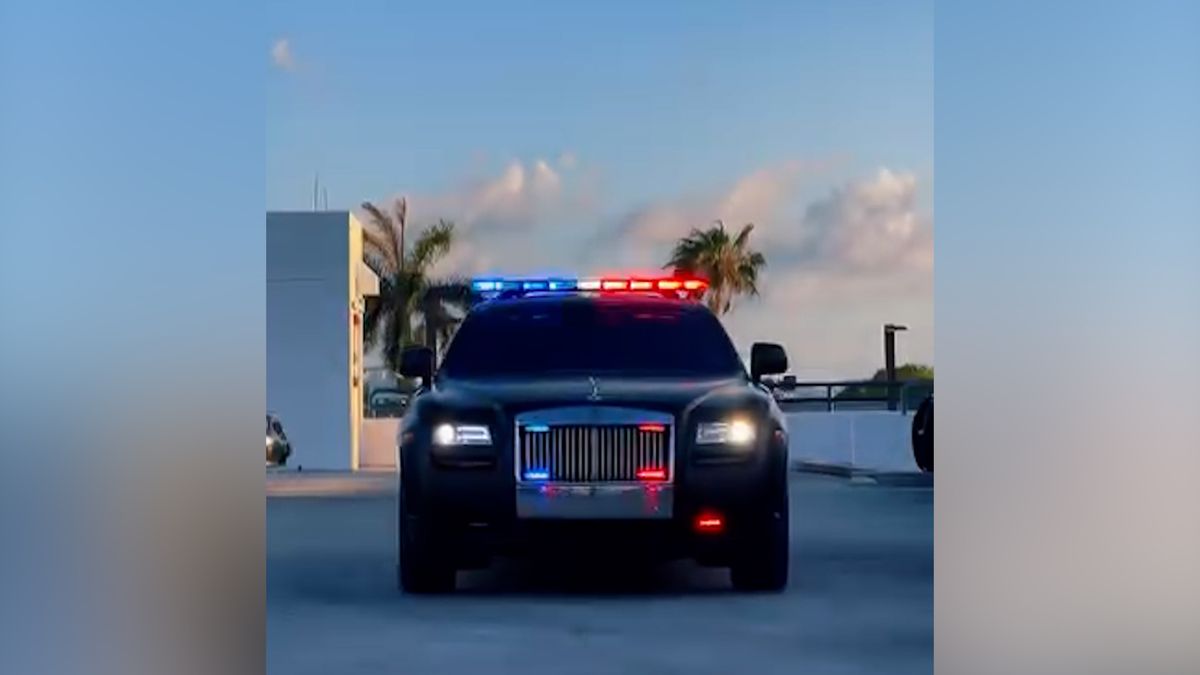Policie v Miami láká nové kolegy. Na vůz značky Rolls-Royce