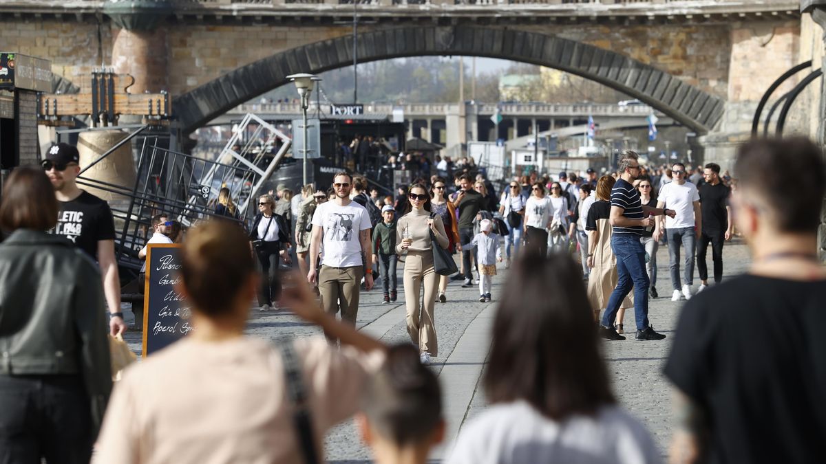 Bláznivé počasí: Denní teplotní amplituda může mít i kolem 25 °C