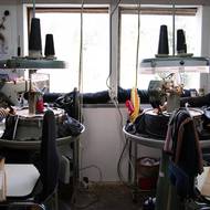 Když se nějaká část svetru či šály nepovede, může se přesoukat, což znamená, že se přemotá zpět na jinou cívku. Materiál se tak nemusí vyhodit, ale použije se znovu