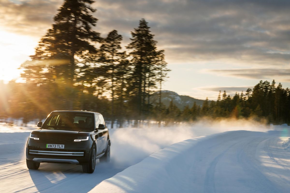 Elektrický Range Rover se poprvé ukázal při finálním testování