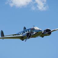 Letoun Beech C-45H Expeditor vyrobený v roce 1942, který v minulosti sloužil pro přepravu VIP osob. Mezi nimi měl být například bývalý prezident USA Dwight. D. Eisenhower