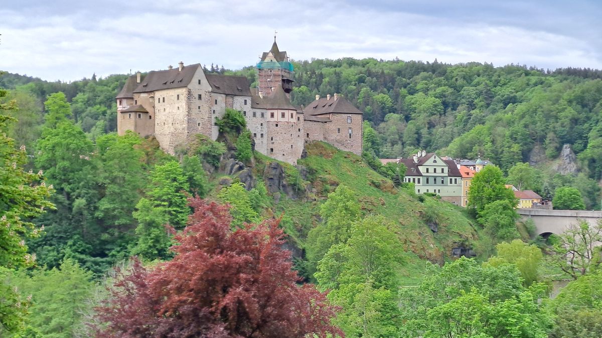 Začala rozsáhlá rekonstrukce střechy na hradě v Lokti nad Ohří