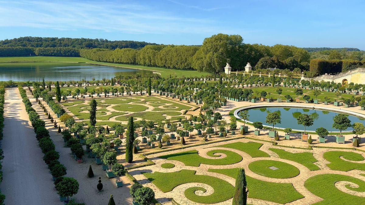 Výlet vězňů na zámek Versailles s piknikem v zahradách? Policisté protestují