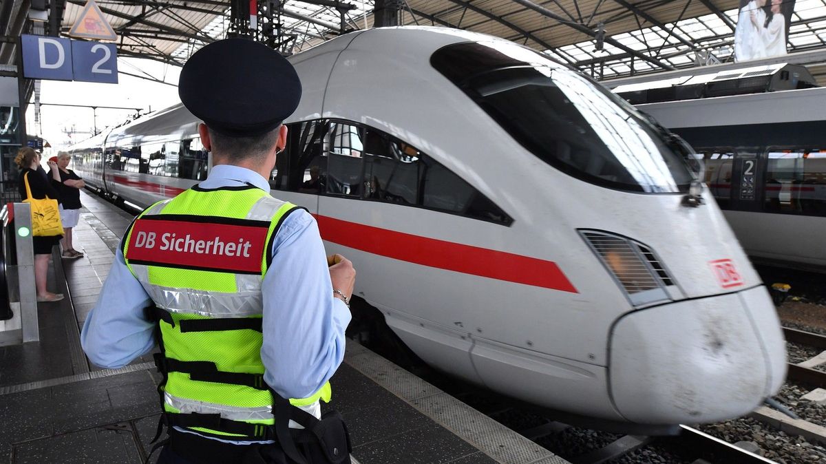 Deutsche Züge werden zu Zonen der Angst.  Mitarbeiter schreiben verzweifelt um Hilfe