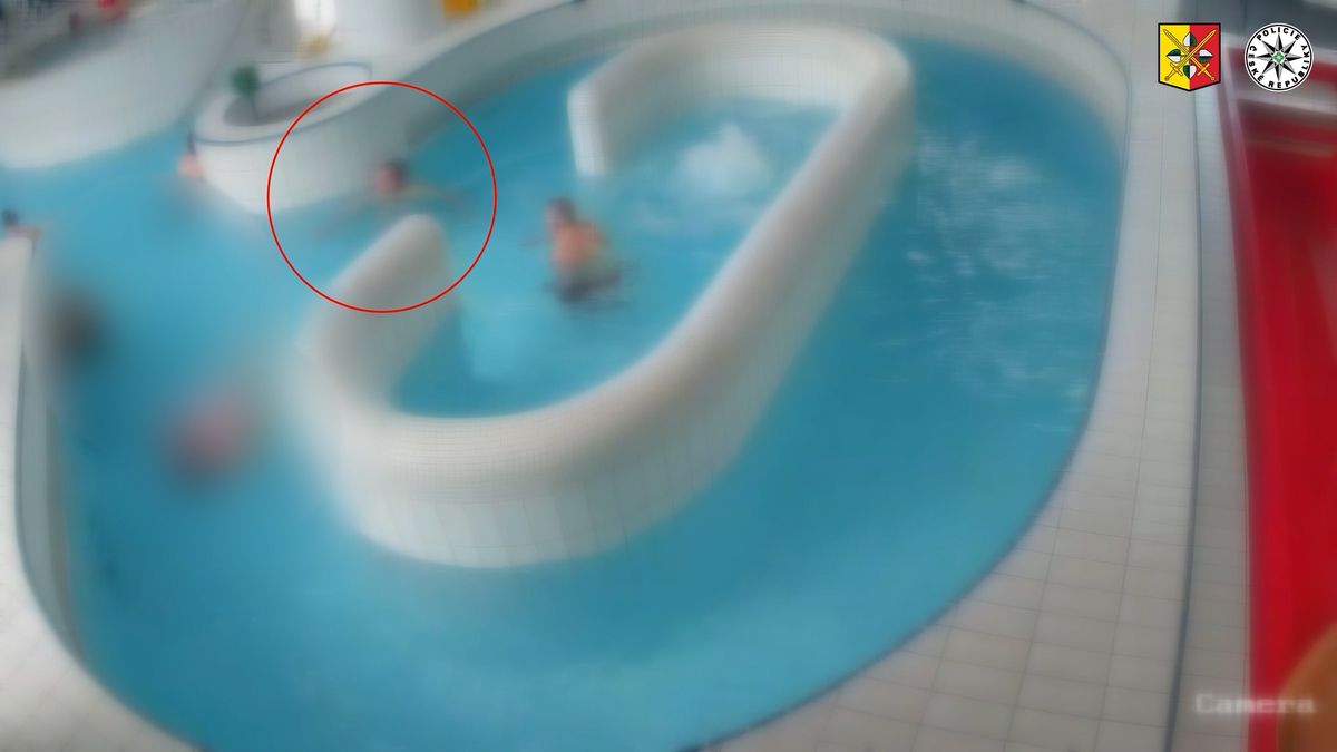 Cizinec podle policie osahával v pražském aquaparku malé děti. Je ve vazbě