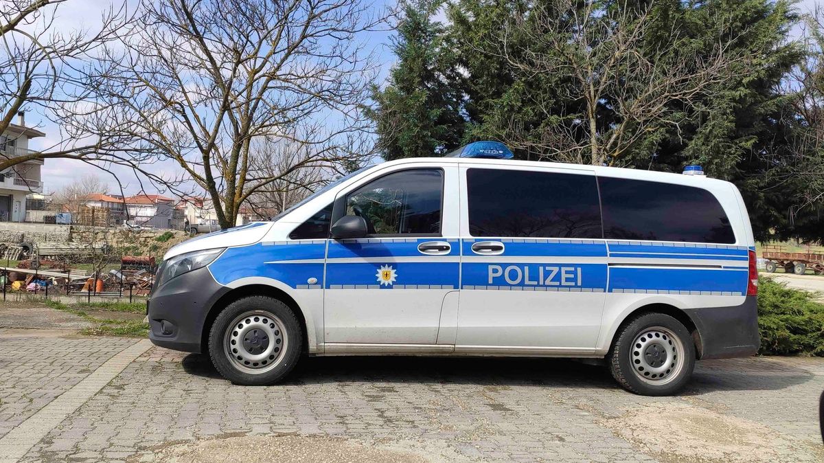 Německá policie vyklopila afghánskou rodinu na parkovišti v Polsku. Tusk chce od Scholze vysvětlení