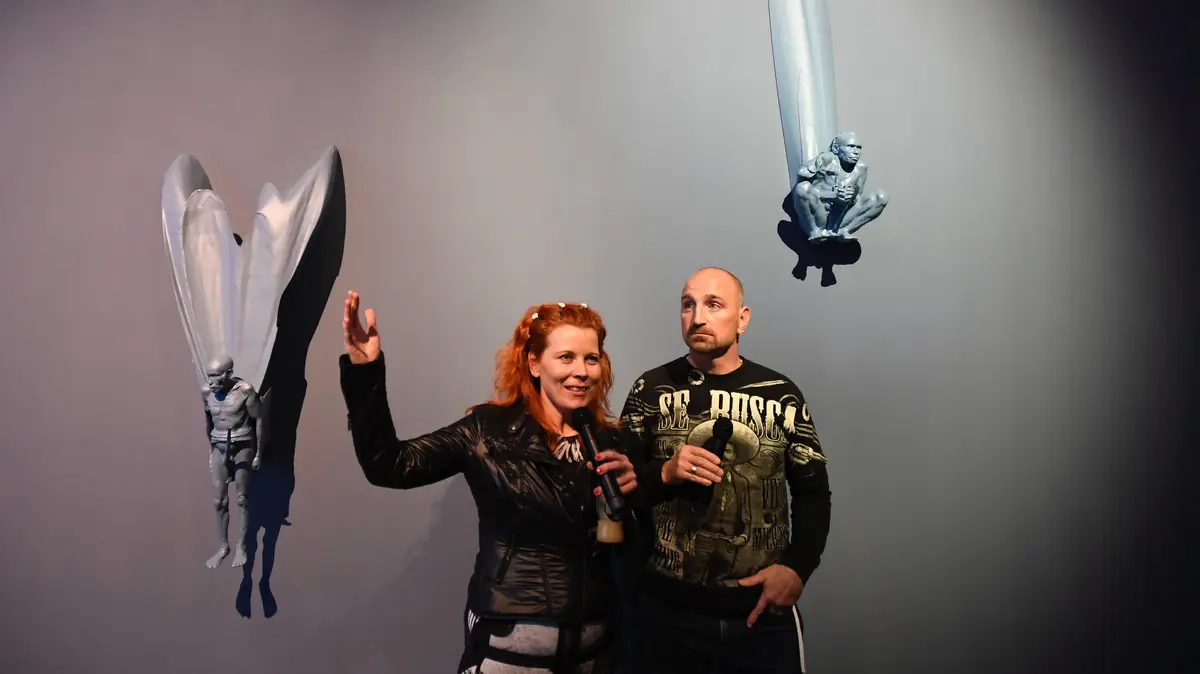 Umějí se dotknout nebe spíše astronauti, nebo domorodci? Odpovědi hledají umělci Barbora Šlapetová a Lukáš Rittstein