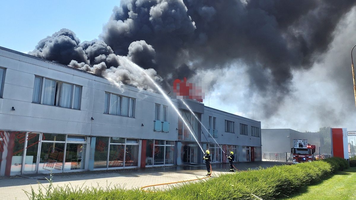 Požár fotovoltaiky v Břeclavi zničil panely za pět milionů